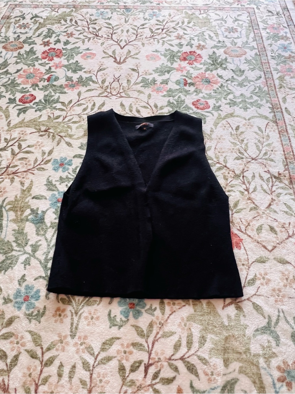 QUINCE Eco-knit Split Front Sweater Vest Black Medium - Picture 2 of 6